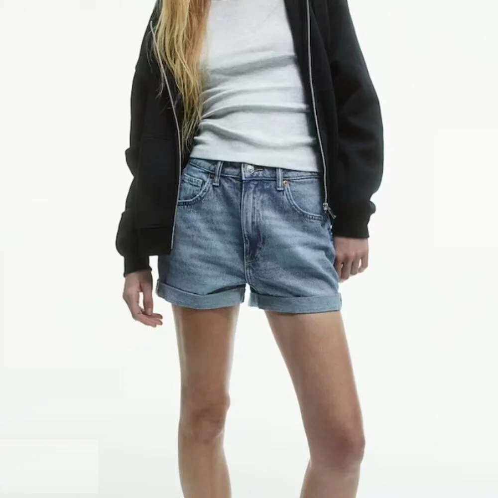 H&M Women's High Waist Denim Shorts, Size 4